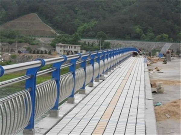 吕梁不锈钢桥梁护栏是一种什么材质的护栏